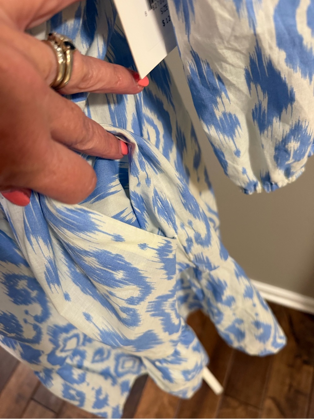 NWT Ellen Tracy Blue and White Ikat Mini Shirtdress. Size Small - Picture 4 of 8